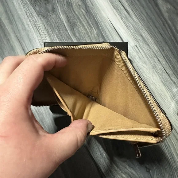 Coach Gold Glitter & Stars Wallet - Picture 4 of 6